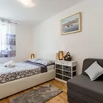 Apartment Luka