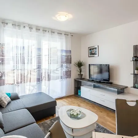 Luka Lejlighed *