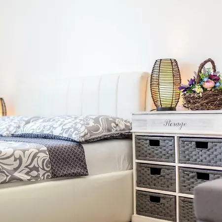 Luka Apartment *