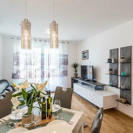 Luka Apartment Split